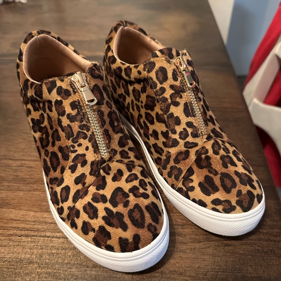 Leopard print wedge sneakers size 7 - Picture 1 of 5